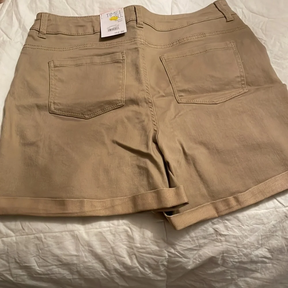 Khaki relaxed fit stretch pull on shorts - Picture 2 of 3
